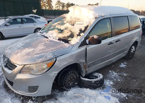 2010 Volkswagen Routan S z USA, uszkodzony, nr VIN 2V4RW4D18AR348254